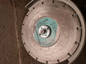 خدماتنا في تقطيع البلاطات الخرسانية