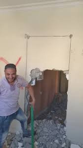 فتح باب في جدار خرساني في المهندسين